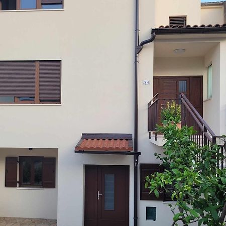 Apartment Irena-Pula Marina Екстериор снимка